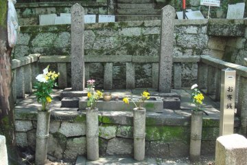 <p>Ryoma's gravestone (left). His grave post stands side by side with his best friend Shintaro Nakaoka's, who was assassinated with him</p>