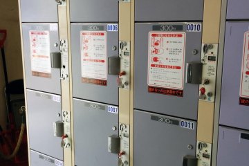 <p>Large size coin lockers to store your belongings.&nbsp;</p>