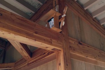 <p>Look up or you might miss a small secret. This is a&nbsp;kamidana, or miniature cabinet which enshrines the facility's deity.&nbsp;</p>