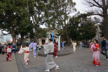 <p>A traditional dance show at Ueno Park</p>