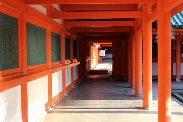 The modern Heian Jingu Shrine is a reproduction built at 6/10 the scale of the original