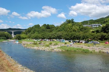 Many visitors enjoy this spot during Golden Week.
