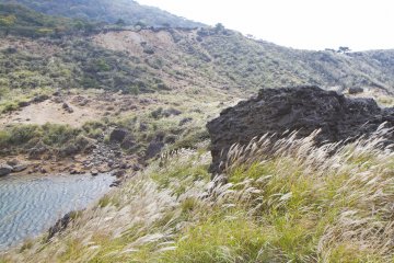 A small pond can be seen on the edge of the Susuki&nbsp;Plain