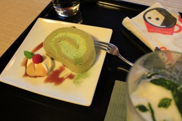 <p>Maccha Roll</p>
