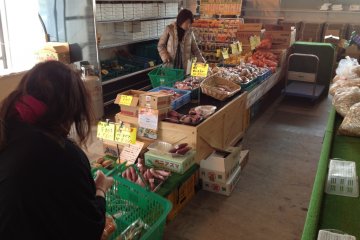 Fresh fruit and veg for sale, Tado Green Farm.