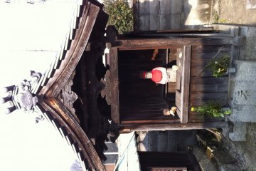 Shrine on the path to the temple