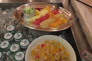 <p>Fresh fruit and yoghurt</p>