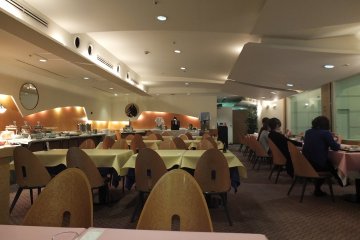 <p>The atmosphere at the King's Bench restaurant</p>