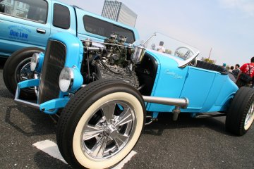 <p>Sunday Racer -&nbsp;music by Offenhauser</p>
