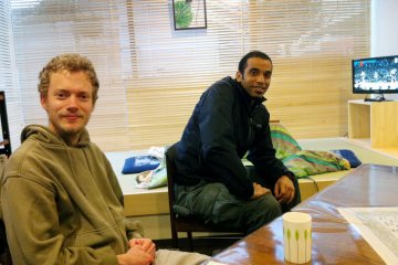 Mein host Matt (left) with a guest