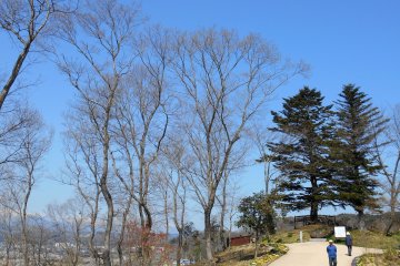 <p>At the edge of the park there's an observation deck called 'The Fir Trees Remain'. The deck was named after a NHK period drama broadcast in 1970</p>