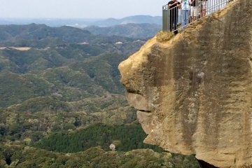 <p>Ask someone to stay behind at the Ruriko Observatory to take your picture standing on the steep cliff named&nbsp;Jigokunozoki also known as "hell watch stand."</p>