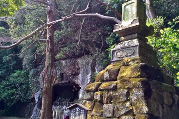 <p>Main entrance to view the 1,500 stone images of Arhats carved by Jingoro Eirei Ono, a master artisan, and his 27 apprentices.</p>