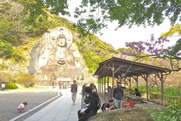 <p>Here's the approach to&nbsp;Nihonji Daibutsu. From the Nokogiriyama&nbsp;Ropeway, the hike will take approximately 60-minutes.</p>