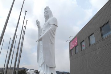 <p>Daytime view of Sendai Dai-Kannon. Huge!</p>