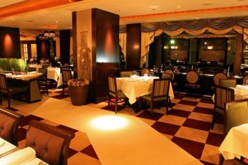The Phoenix Hotel restaurant serves excellent food