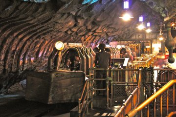 <p>Les v&eacute;hicules qui vous conduiront au centre de la Terre</p>