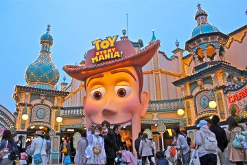 <p>L'entr&eacute;e de Toy Story Mania. Du plaisir pour tous les &acirc;ges!</p>