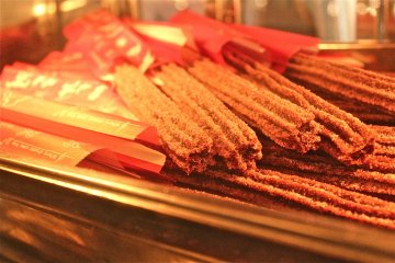 <p>Les churros ! Pour go&ucirc;ter ces d&eacute;licieux beignets espagnols, rendez-vous &agrave; l'Arabian Coast</p>