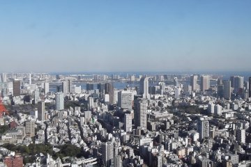 <p>The big windows give an unimpeded panoramic view</p>