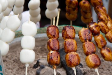 <p>If you get hungry on the way, no worries. There are a few stalls and tea houses at the main trail entrance (near O-daru, the highest of the falls)&nbsp;selling snacks and quick lunches like&nbsp;soba&nbsp;and&nbsp;udon. I particularly loved these&nbsp;wonderful grilled mochi (Japanese rice balls).</p>