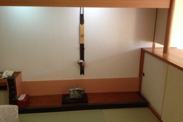 <p>Simple beauty characterizes the room decor</p>