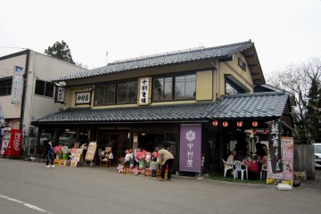 <p>Tea house along the hiking trail of Mt. Asuwa. This place would be crowded in Sakura Season</p>