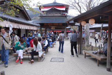 Eating and drinking plays an important role when visiting the grand shrine.
