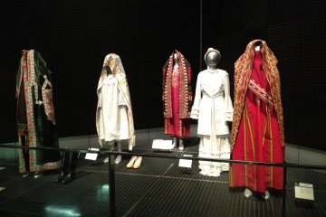 <p>Costumes from Central Asia</p>