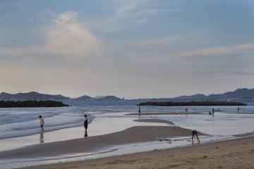 <p>Malam mendekat di pantai Shing<br />
&nbsp;</p>
