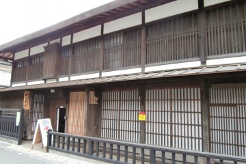 <p>Old houses along the Nakasen-do&nbsp;Road&nbsp;still remain near the Suwa-Taisha Shrine</p>
