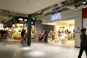 <p>Specialized socks store!</p>