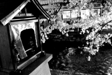 <p>Along the river, &nbsp;a small shrine</p>