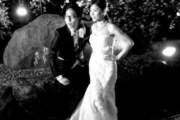 <p>A couple posing for photos - what a great memory for them!</p>