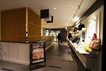 <p>Open space concept starts at the entrance</p>
