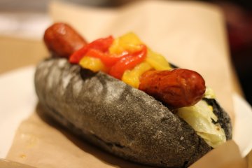 <p>The &yen;700 hot dog</p>