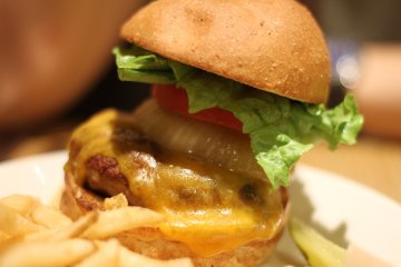 <p>Burger in alls its deliciousness</p>
