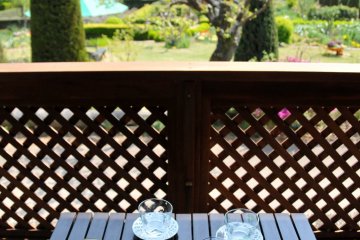 <p>Enjoy delicious herb tea and a dessert - Western or Japanese, while looking out over the garden.</p>