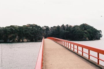 <p>Long bridge connecting one of the islands</p>