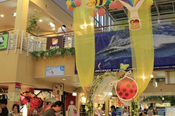 <p>ภายใน Tempozan Market Place</p>
