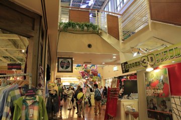 <p>ช็อปปิ้งเสื้อผ้า</p>