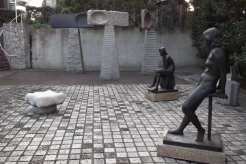 <p>In the garden there's a mix of classical and modern sculpture</p>