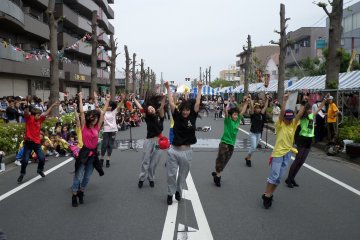 <p>A group from a local hip-hop school danced their hearts out.</p>