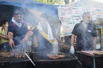 Smokin' meats and chorizos!