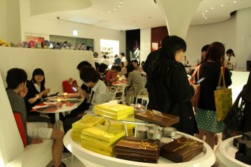 <p>So many people...</p>