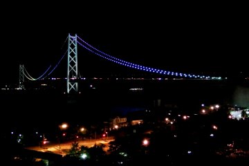 <p>Romantic night view of the lit-up Great Akashi Strait Bridge</p>
