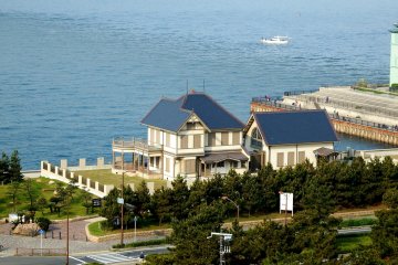 <p>Former Muto Sanji residence viewed from the Seaside Hotel Maiko Villa</p>