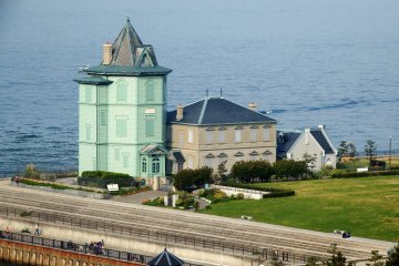 <p>Sun Yat-sen Memorial Hall seen from the Seaside Hotel Maiko Villa. This is the one and only memorial hall dedicated to Sun Yat-sen in Japan. This residence was originally built by a successful Chinese businessman as his resort villa, and Sun Yat-sen visited the place in 1913, which was the reason it was made into his memorial hall later</p>