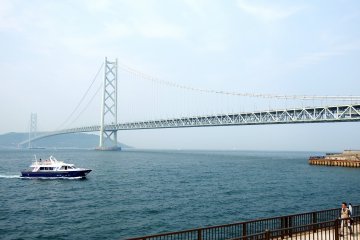 <p>Passing-by speed boat and the Great Akashi Strait Bridge (Pearl Bridge)</p>
