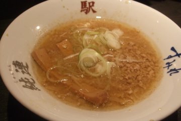 <p>Ramen miso berminyak</p>